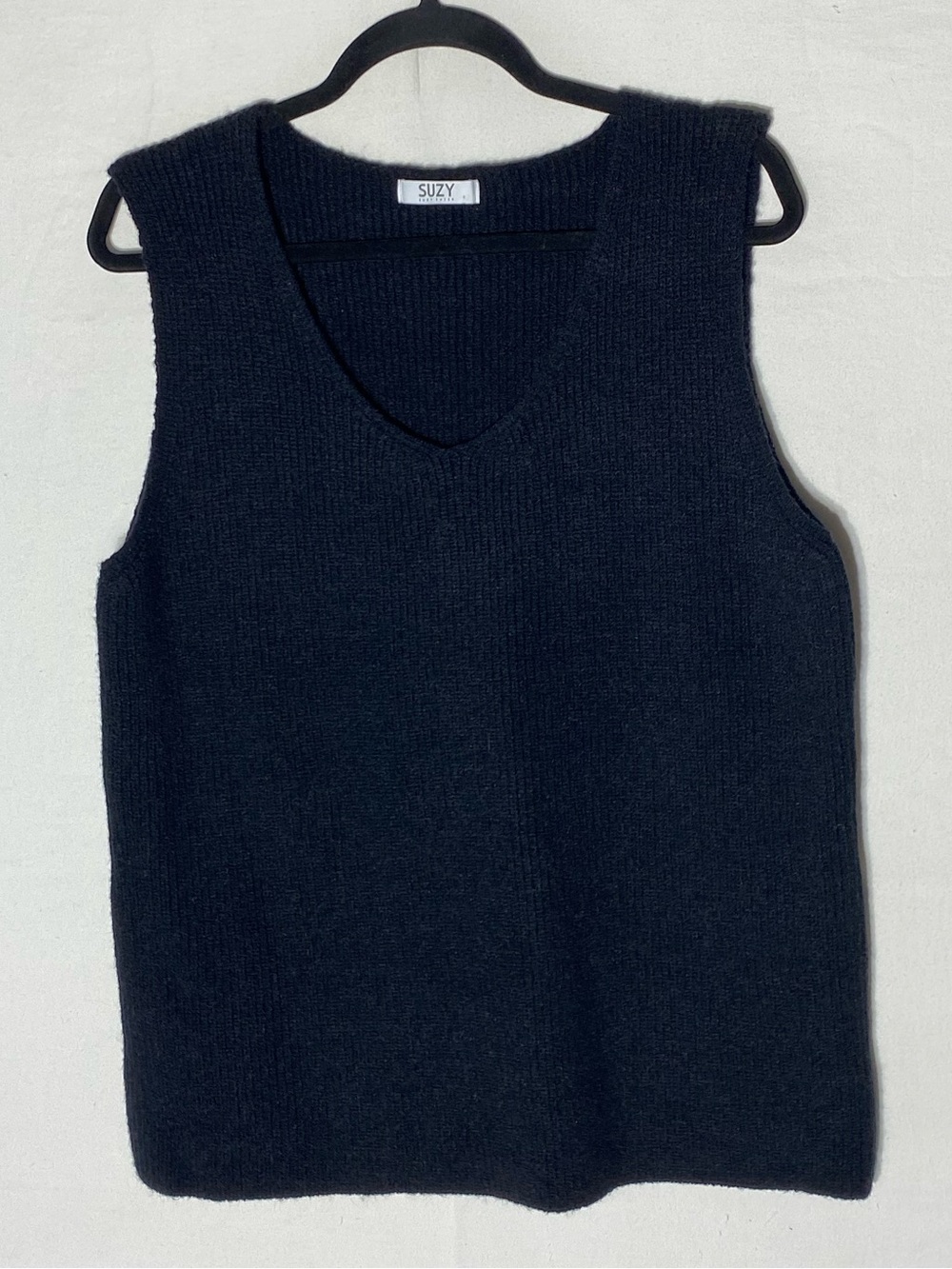 Suzy Shier Black Ribbed V Neck Knit Sweater Vest XL Minimalism Contemporary